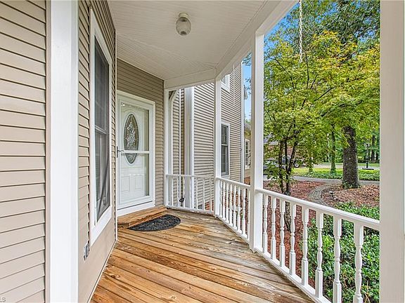 4th image of 406 Driftwood Dr