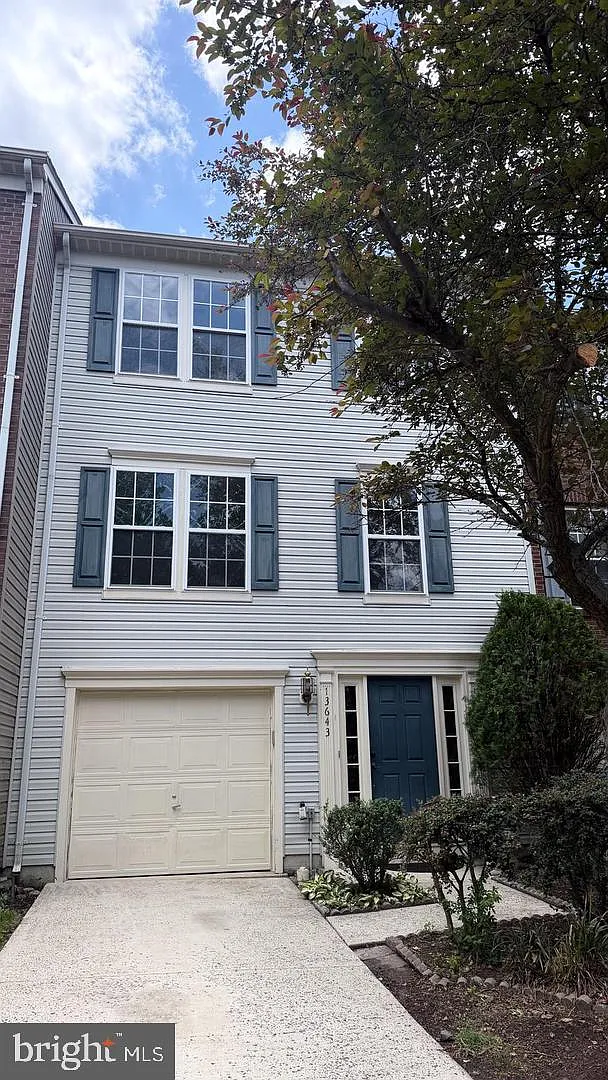 3 bed, 2.5 bath, 1628 sqft, $3,200 — Photo 2