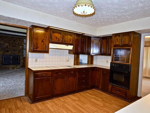 3rd image of 808 Christopher Dr