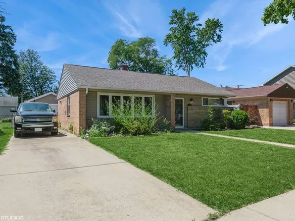 823 Thacker St, Des Plaines, IL 60016