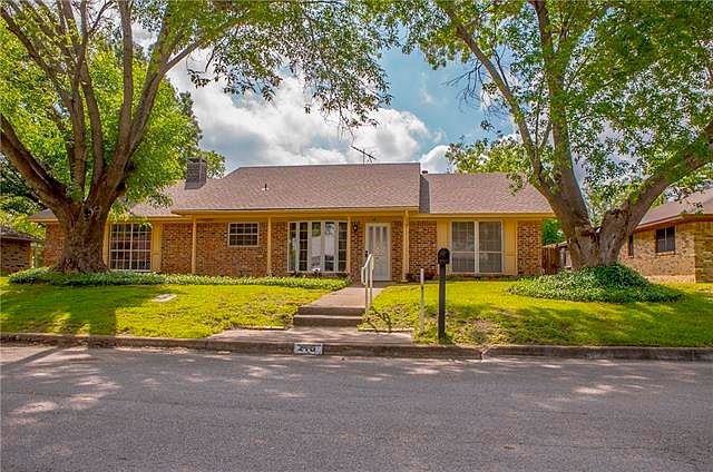 1st image of 216 Diane Dr
