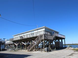 135 Rush Ln, Grand Isle, LA 70358