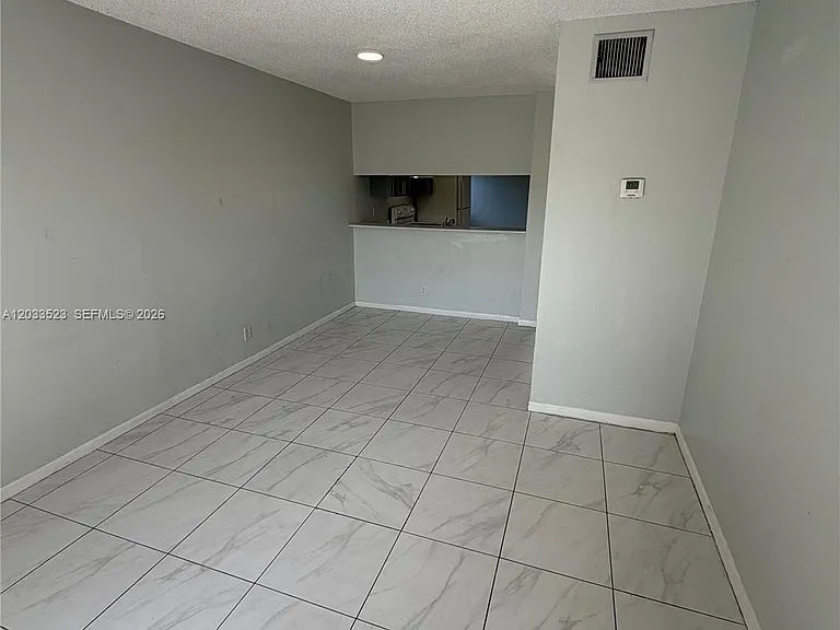 4016 Lakeside Dr #4016 — Photo 5