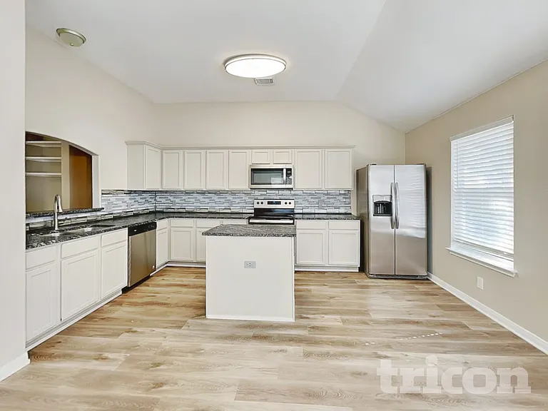 352 Meadow Park — Photo 3