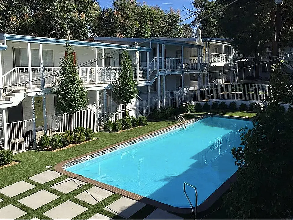 Catalina Apartments