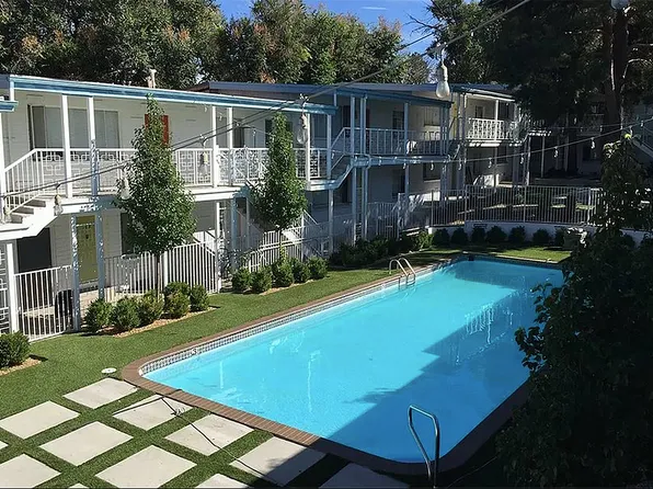 Catalina Apartments