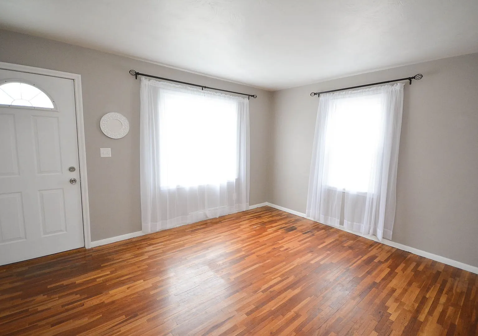 Impeccable updated home just blocks from downtown! — Photo 2