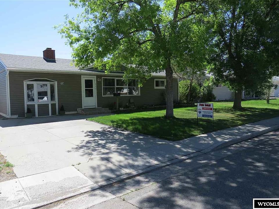1st image of 405 N 15th St E
