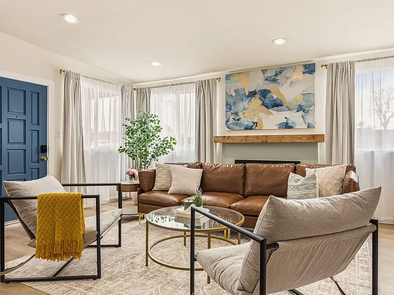 1105 W Berkeley Ct — Photo 1