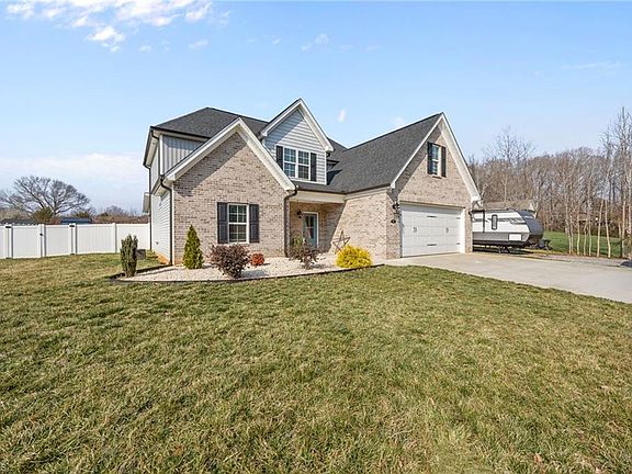 2nd image of 3821 Friendship Ledford Rd