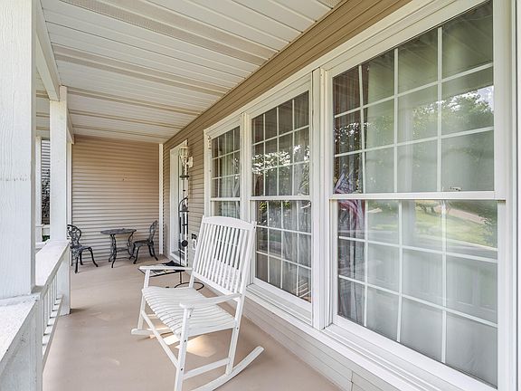 3rd image of 475 Ashford Ln