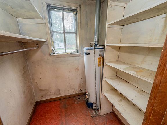 5th image of 607 Stevens Ave NE