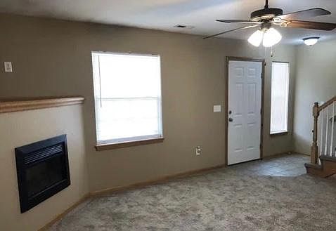 2nd image of 407 NE Wolf Creek Dr