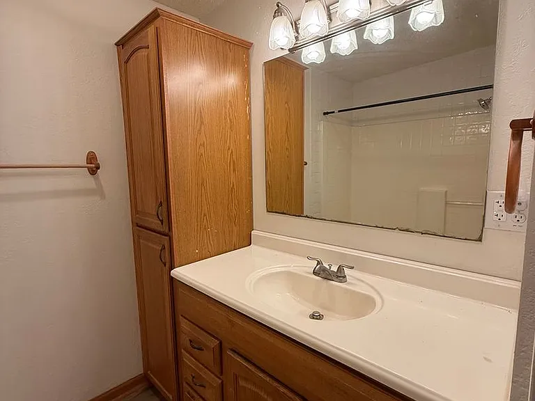 728 Spencer St — Photo 17