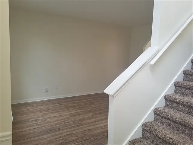 4 bed, 2.5 bath, 2500 sqft, $2,650 — Photo 2
