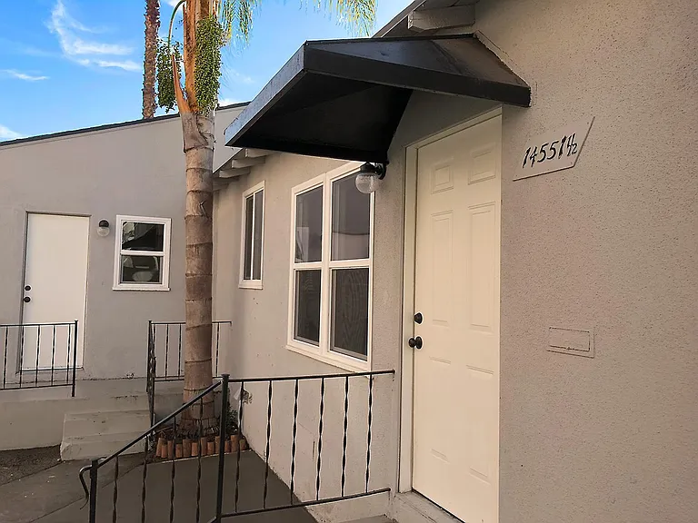 14551 1/2 Hart St — Photo 1
