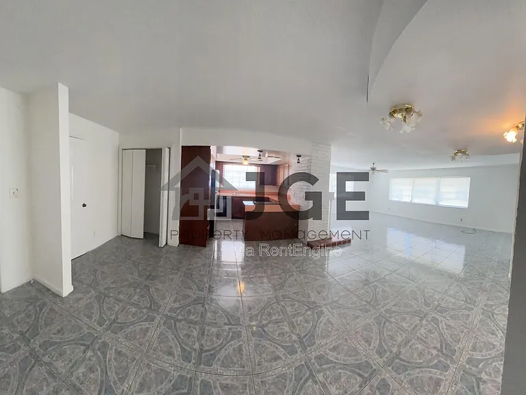 1040 Crystal Lake Dr #2 — Photo 4