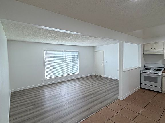 4th image of 1414-1434 S Raitt St #1419
