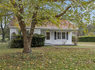 702 Royal Oaks Dr, Columbia, TN 38401