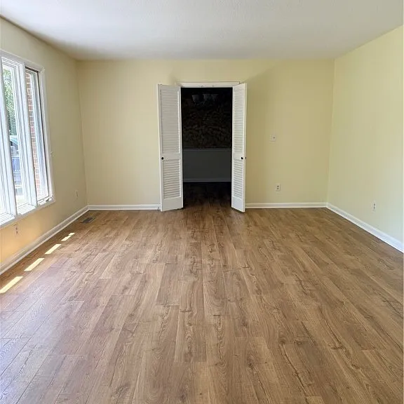 425 Dunmore Rd — Photo 3