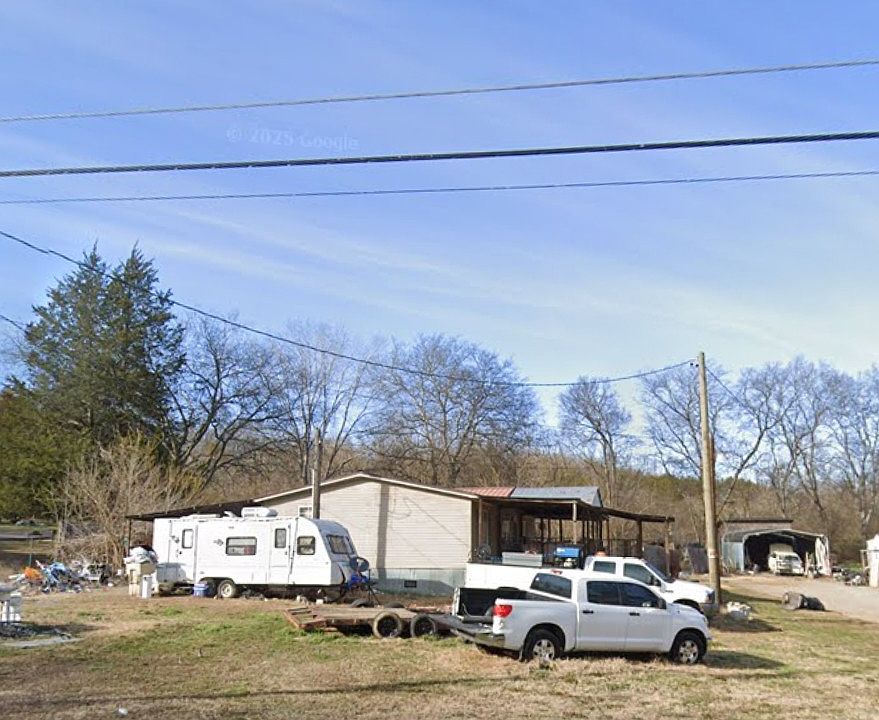 1st image of 644B W Green Ln