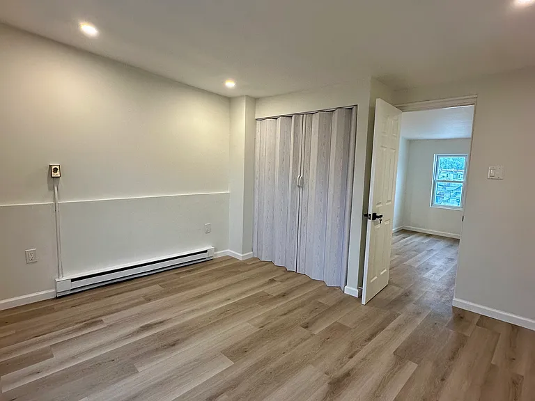 525 Perry St — Photo 35