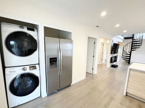 5th image of 21 Iroquois St #2A