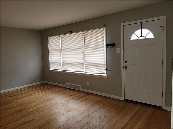 3rd image of 1450 Lindsay Ln