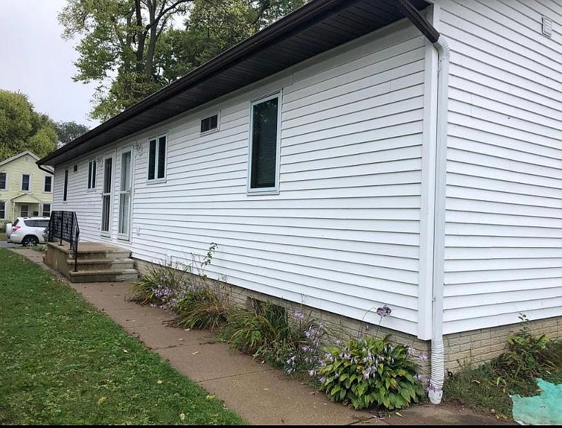 Snow removal and yard maintenance included