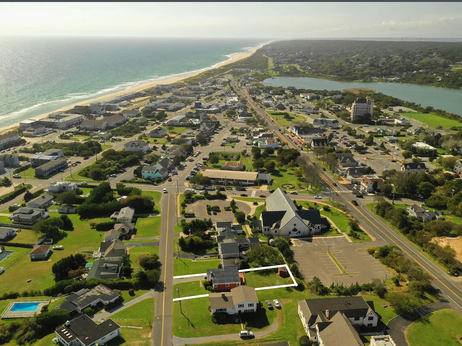 Picture Perfect Montauk Retreat w Ocean Views — Photo 2
