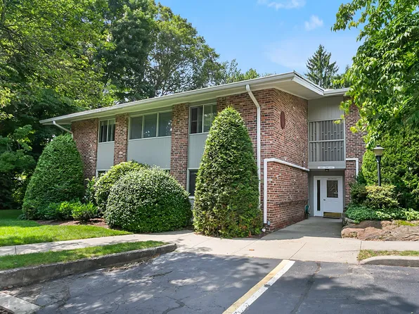 207 Southport Woods Drive #207, Fairfield, CT 06890