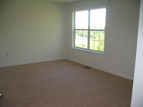 Master w/ Full Walk-In Closet