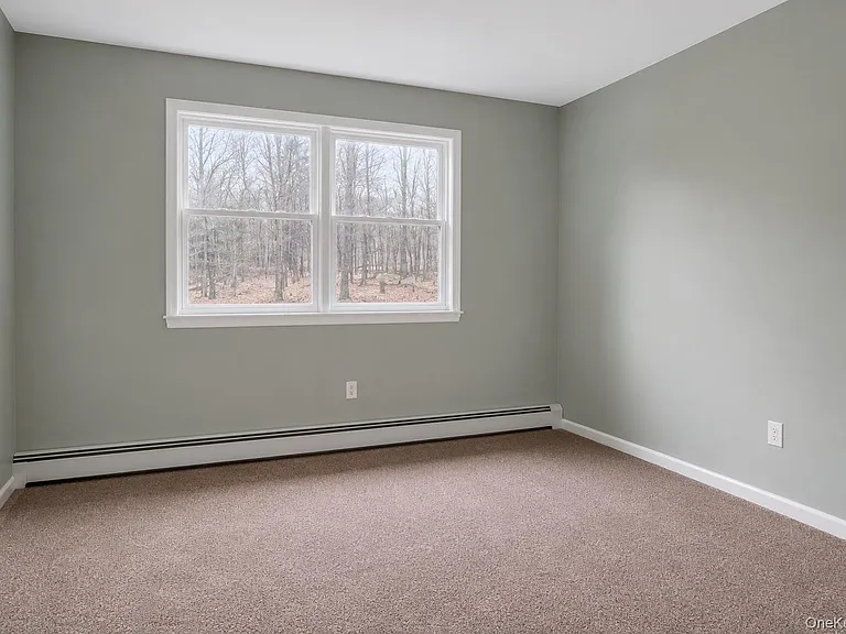 25 Round Hill Rd — Photo 20