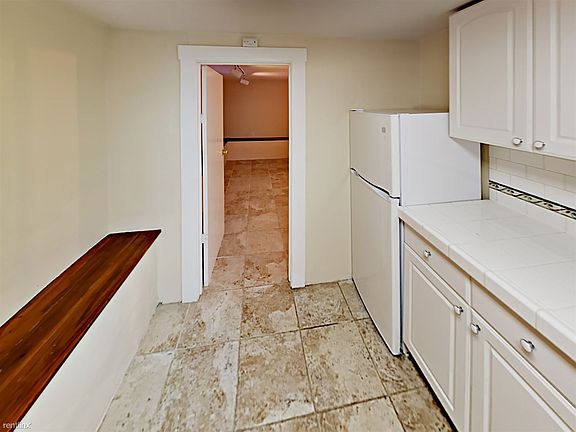 3rd image of 219 Ramona St APT 9