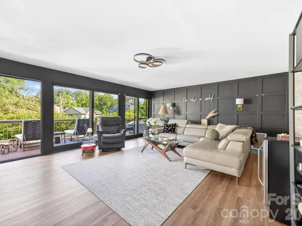 6220 Sharon Rd, Charlotte, NC 28210