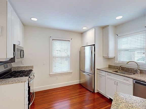 5th image of 22 Longfellow Rd