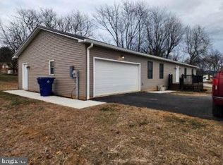235 Hickory Dr, Chambersburg, PA
