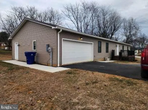 235 Hickory Dr, Chambersburg, PA 17202