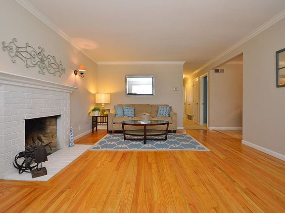 4th image of 934 Notre Dame Ave