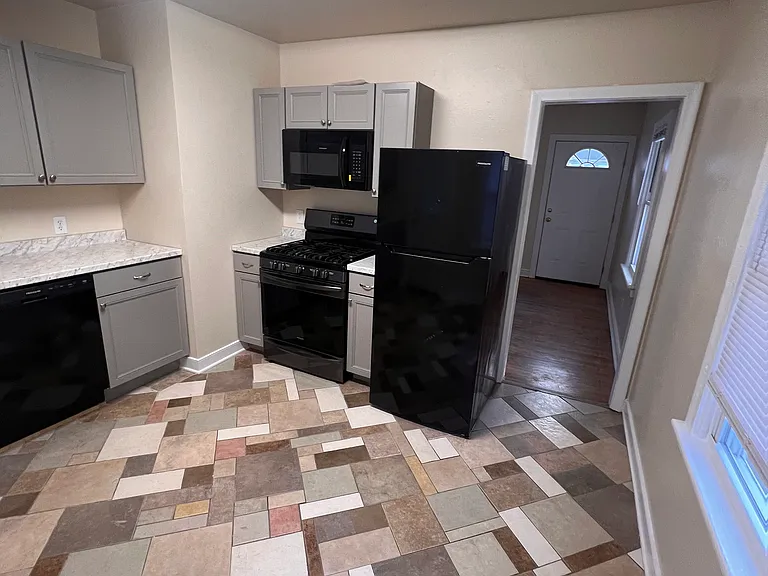 1433 Minefee St — Photo 5