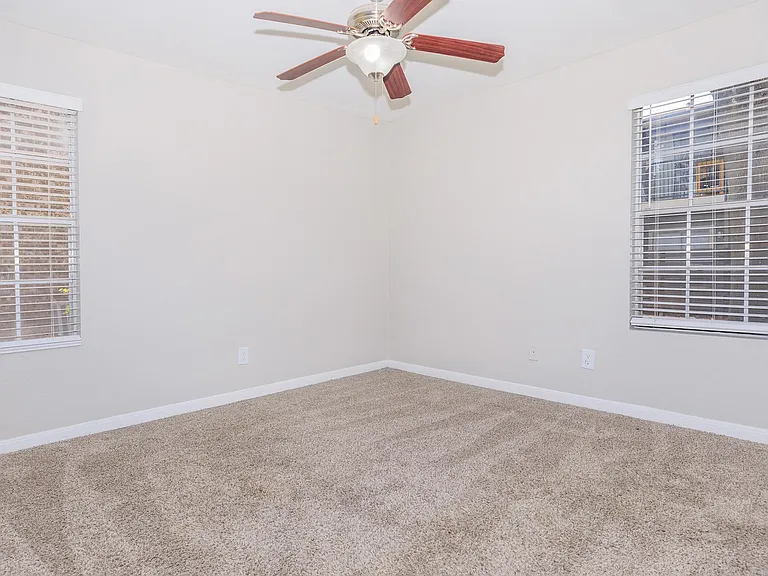 Oak Run Manor — Photo 17