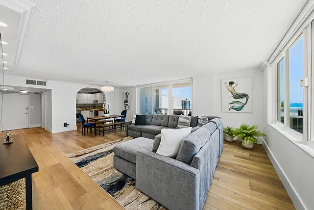 2 bed, 1430 sqft, $7,976 — Photo 4
