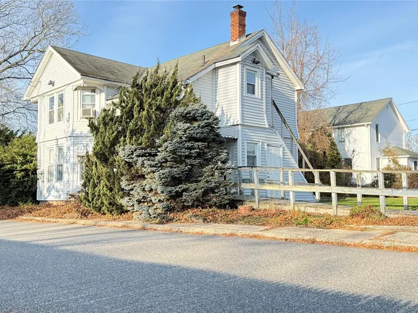 982 Roanoke Avenue, Riverhead, NY 11901