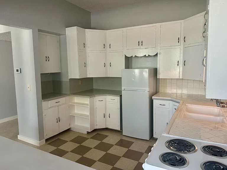 140 1/2 E San Antonio St #5 — Photo 2