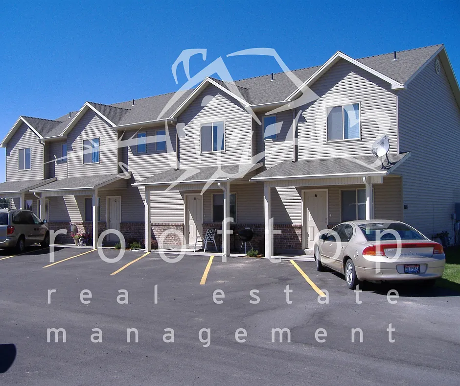 2 bed, 2.5 bath, 1100 sqft, $1,250 — Photo 1