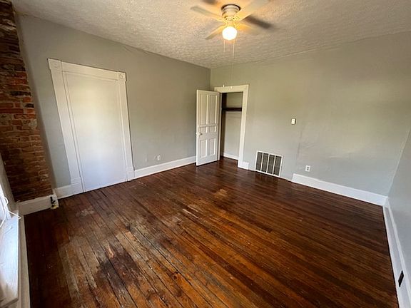 4th image of 76 E Innis Ave
