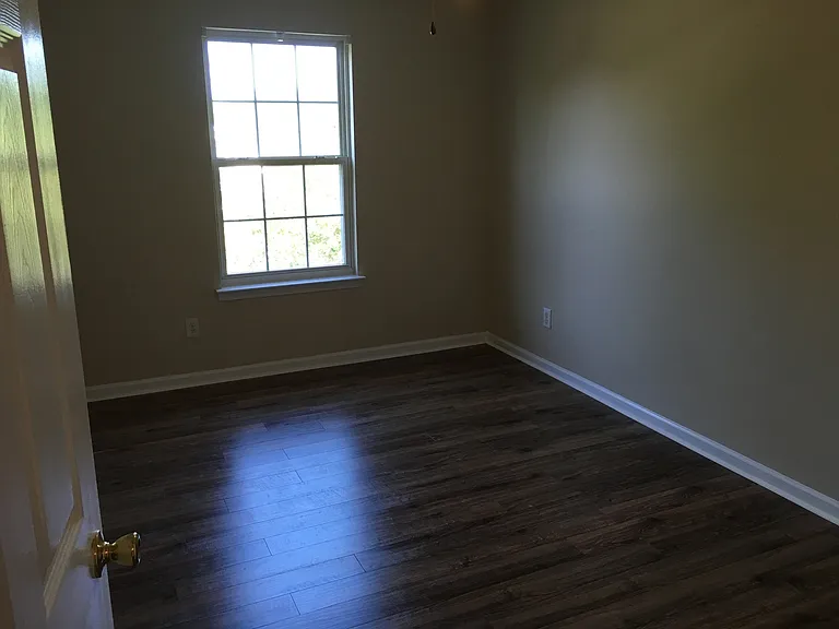 404 Commons Dr — Photo 14