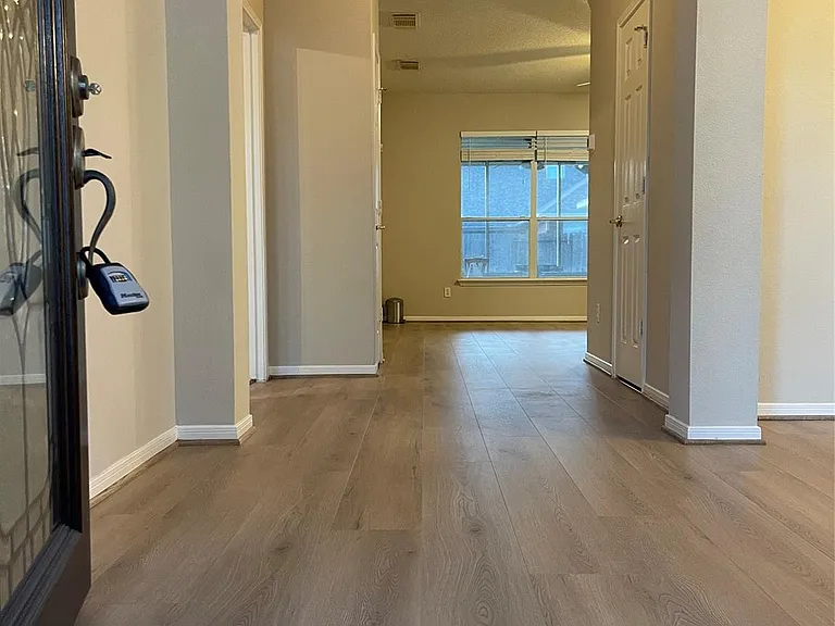11215 Carriage Lake Dr — Photo 2