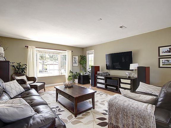 2nd image of 12756 Casa Avenida
