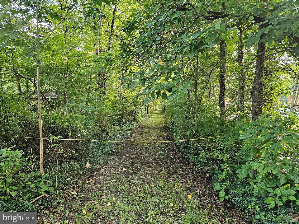 1st image of 916 Thousand Acre Rd